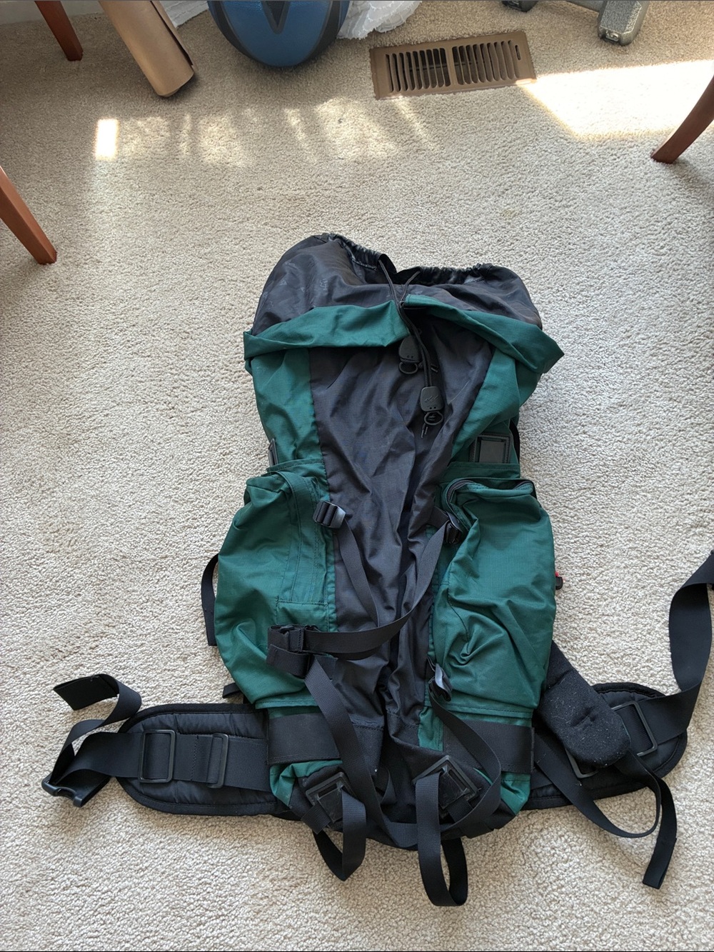 Green and Black Travel Backpack with Red Accents - TOUR STAR - Picture 3 of 4